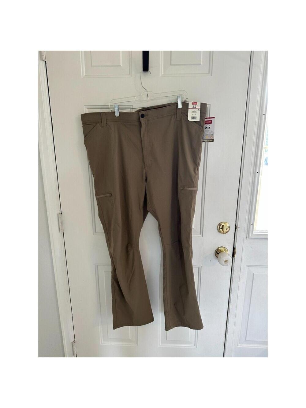 Wrangler Men's Cargo Pants in Tan
